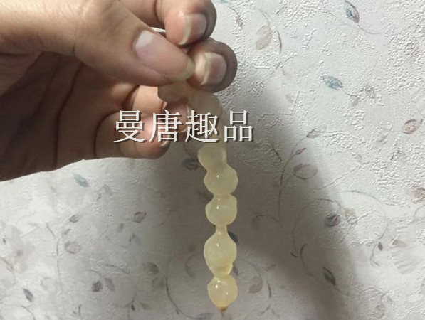 他喝白玉珍奶吸不出　竟拉出一串情趣玩具！网笑歪面壁