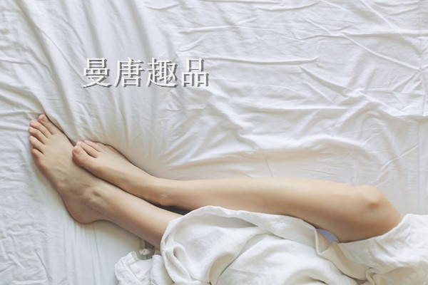 人妻穿性感红肚兜　喷香水诱惑！他一进屋秒跪下…下场曝光